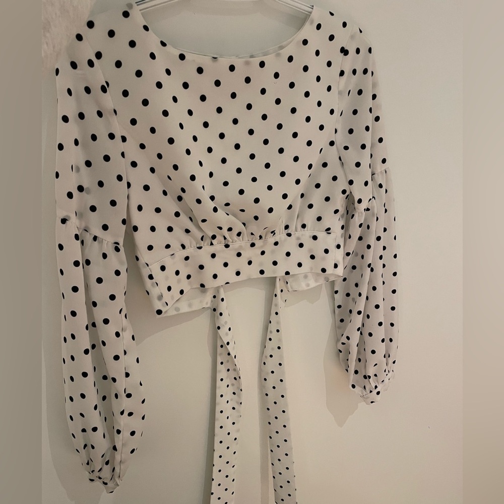 Yasmin Tie Back Crop Top in White & Black